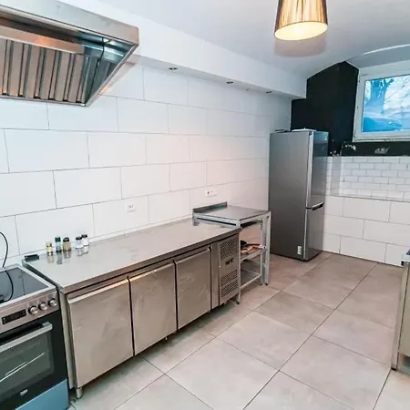 Ξενοδοχείο Bachelor Pad Pax 24 Gentlemen's Power Package *