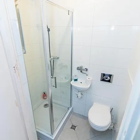 Bachelor Pad Pax 24 Gentlemen's Power Package Отель Краков